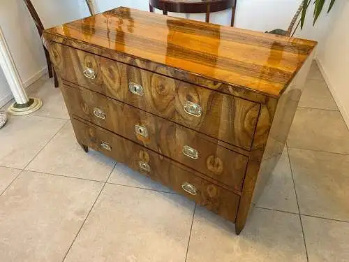 Sale Restaurierte Biedermeier Kommode Nussholz A5104