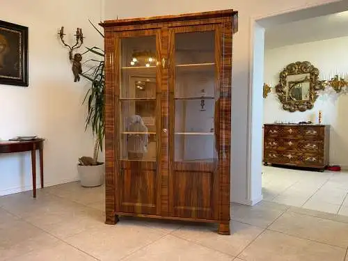 SALE Biedermeier Vitrine Bücherschrank Sammlervitrine, Nussholz A5107