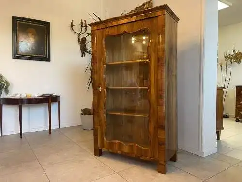 SALE Biedermeier Vitrine Bücherschrank Sammlervitrine, Nussholz A5102