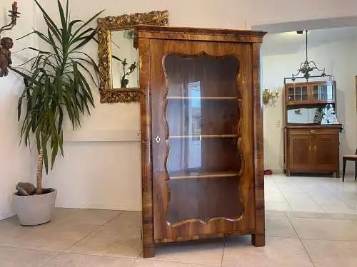 SALE Biedermeier Vitrine Bücherschrank Sammlervitrine, Nussholz A5102