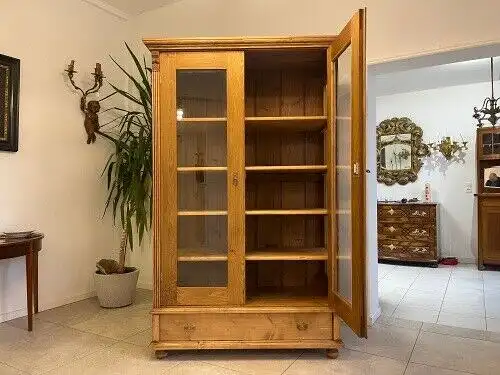 bäuerliche Vitrine Bauernvitrine Bauernschrank Naturholz Bücherschrank E1892