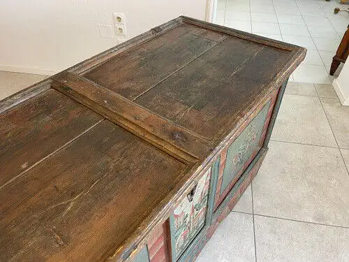 Urige handbemalte Tiroler Truhe Landhaustruhe Bauerntruhe G1236