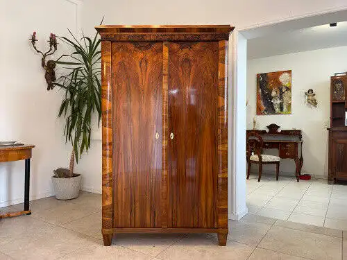 SALE Restaurierter Biedermeier Schrank Kleiderkasten Nussholz Antiquität G1317