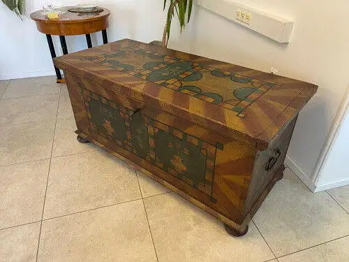 Urige handbemalte sakrale Tiroler Truhe Landhaustruhe Bauerntruhe G1269