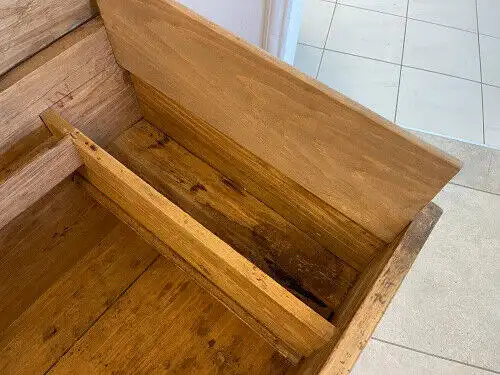 Urige handbemalte sakrale Tiroler Truhe Landhaustruhe Bauerntruhe G1269