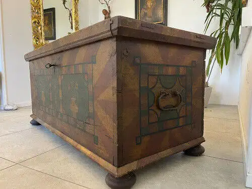 Urige handbemalte sakrale Tiroler Truhe Landhaustruhe Bauerntruhe G1269