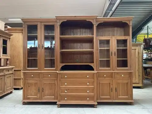 Hübscher Bauernschrank Landhausschrank Barockstil  Eckschrank G1521