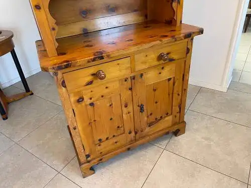 Zirbenholz Küchenkredenz Küchenvitrine mit Butzenglas - G1263