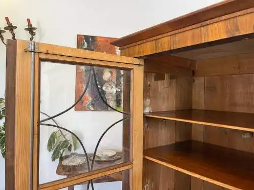 Biedermeier Vitrinenschrank Glasschrank Nussholz Kleiderschrank G1647