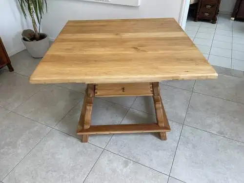 Jogltisch Bauerntisch Naturholz Hüttentisch 121 x 119 B1392