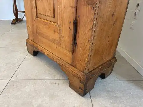 Antiker uriger Brotschrank Almerschrank Alma, Vorratsschrank G1690