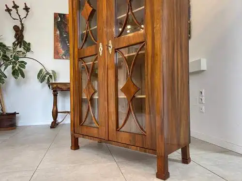 Restaurierte Biedermeier Vitrine Bücherschrank Glasschrank ANTIQUITÄT Nussholz G