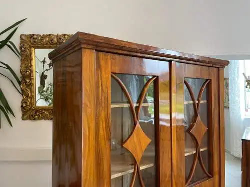 Restaurierte Biedermeier Vitrine Bücherschrank Glasschrank ANTIQUITÄT Nussholz G