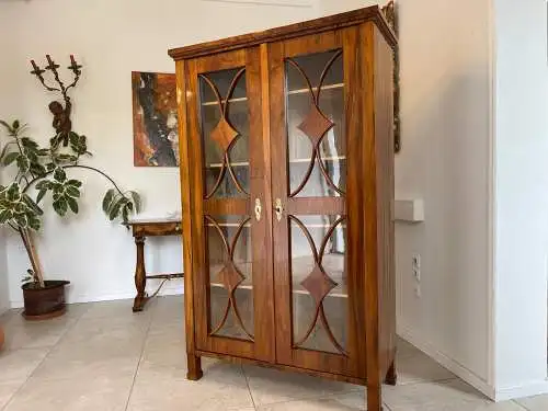 Restaurierte Biedermeier Vitrine Bücherschrank Glasschrank ANTIQUITÄT Nussholz G