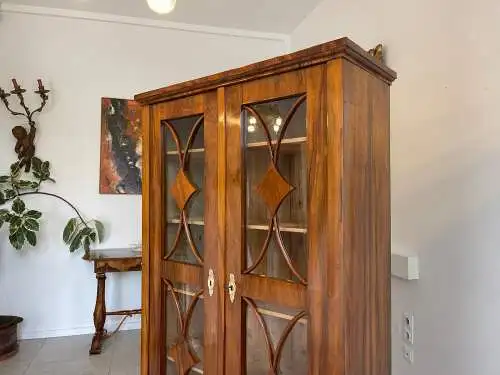 Restaurierte Biedermeier Vitrine Bücherschrank Glasschrank ANTIQUITÄT Nussholz G