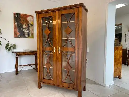 Restaurierte Biedermeier Vitrine Bücherschrank Glasschrank ANTIQUITÄT Nussholz G