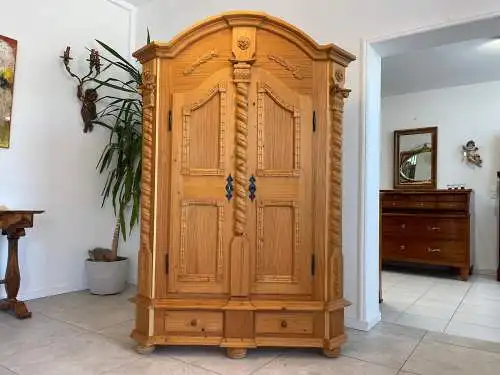 Traum Bauernschrank Landhausschrank Barockstil Kleiderkasten G1706