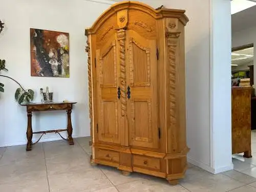 Traum Bauernschrank Landhausschrank Barockstil Kleiderkasten G1706