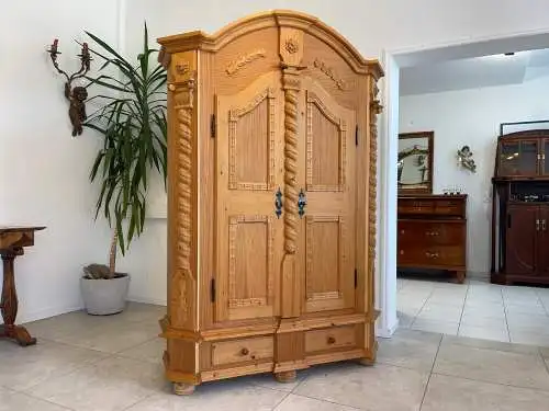 Traum Bauernschrank Landhausschrank Barockstil Kleiderkasten G1706