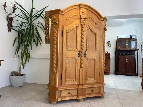 Traum Bauernschrank Landhausschrank Barockstil Kleiderkasten G1706