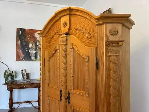 Traum Bauernschrank Landhausschrank Barockstil Kleiderkasten G1706