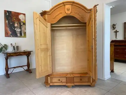 Traum Bauernschrank Landhausschrank Barockstil Kleiderkasten G1706