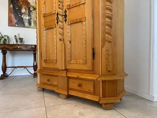 Traum Bauernschrank Landhausschrank Barockstil Kleiderkasten G1706