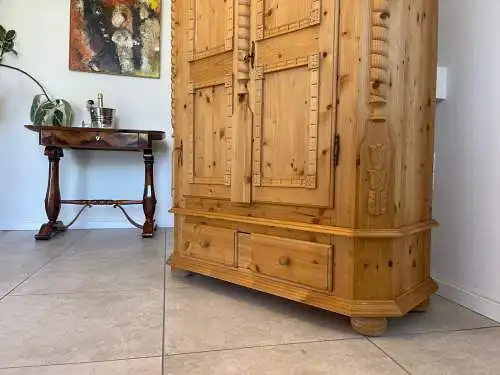 Bäuerlicher Schrank Bauernschrank Landhausschrank Barockstil Bauernkasten G1708