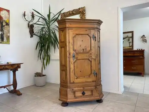 bäuerlicher Eckschrank Naturholz Massivholz G1709