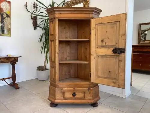 bäuerlicher Eckschrank Naturholz Massivholz G1709