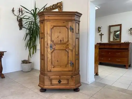 bäuerlicher Eckschrank Naturholz Massivholz G1709