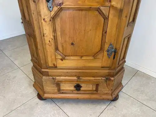 bäuerlicher Eckschrank Naturholz Massivholz G1709