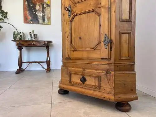bäuerlicher Eckschrank Naturholz Massivholz G1709