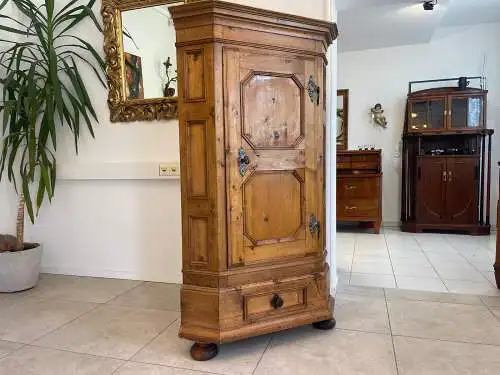 bäuerlicher Eckschrank Naturholz Massivholz G1709