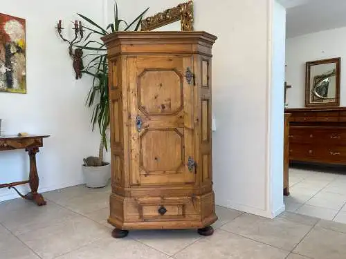 bäuerlicher Eckschrank Naturholz Massivholz G1709