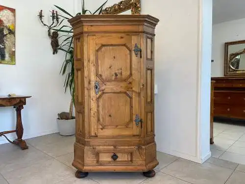 bäuerlicher Eckschrank Naturholz Massivholz G1709