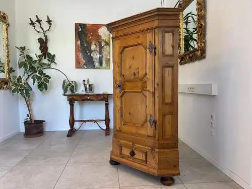 bäuerlicher Eckschrank Naturholz Massivholz G1709