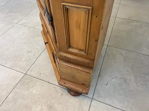 bäuerlicher Eckschrank Naturholz Massivholz G1709