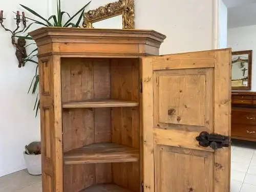bäuerlicher Eckschrank Naturholz Massivholz G1709