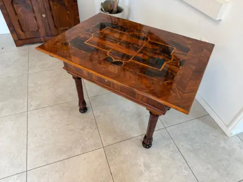 Restaurierter Barock Tisch Nussfurniert Marketiert Anquität G1834-1