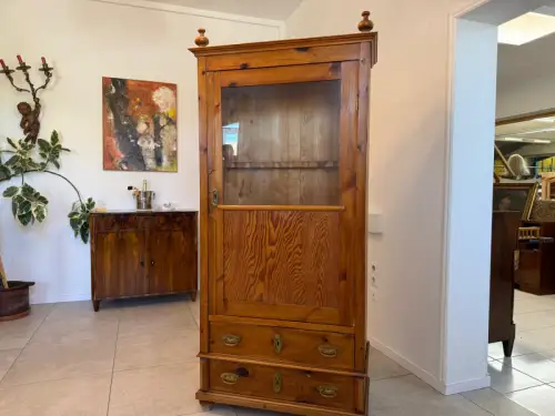 Bäuerlicher Waffenschrank Naturholz Bauernschrank Zierbenholz Kasten Landhausmöb