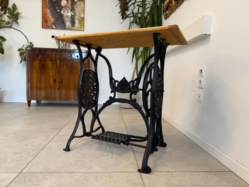 Bäuerlicher Tisch Nähmaschinentisch Gusseisern G2019