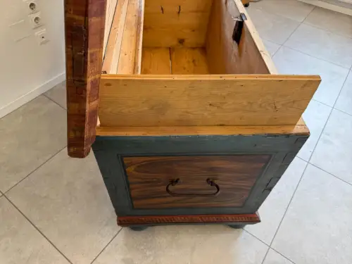 Urige handbemalte Mariazeller Bauerntruhe Truhe Landhaustruhe G2116