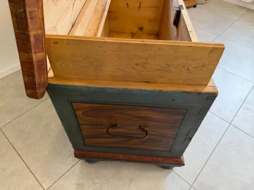 Urige handbemalte Mariazeller Bauerntruhe Truhe Landhaustruhe G2116