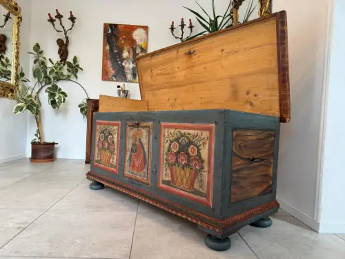 Urige handbemalte Mariazeller Bauerntruhe Truhe Landhaustruhe G2116