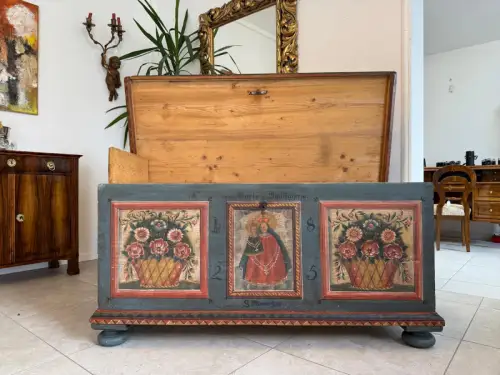 Urige handbemalte Mariazeller Bauerntruhe Truhe Landhaustruhe G2116