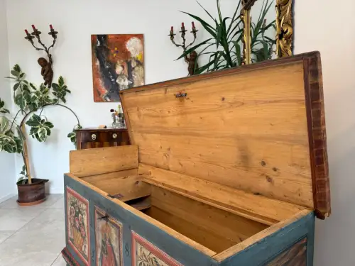 Urige handbemalte Mariazeller Bauerntruhe Truhe Landhaustruhe G2116