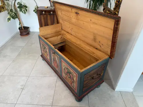 Urige handbemalte Mariazeller Bauerntruhe Truhe Landhaustruhe G2116