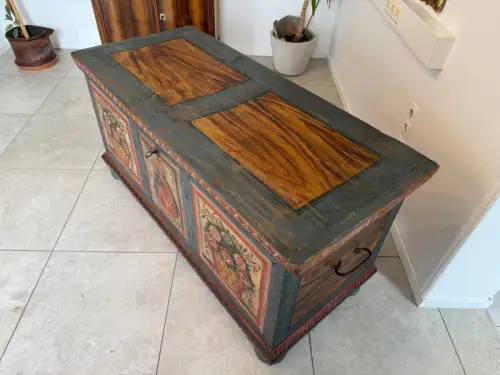 Urige handbemalte Mariazeller Bauerntruhe Truhe Landhaustruhe G2116