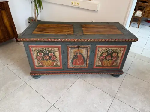 Urige handbemalte Mariazeller Bauerntruhe Truhe Landhaustruhe G2116